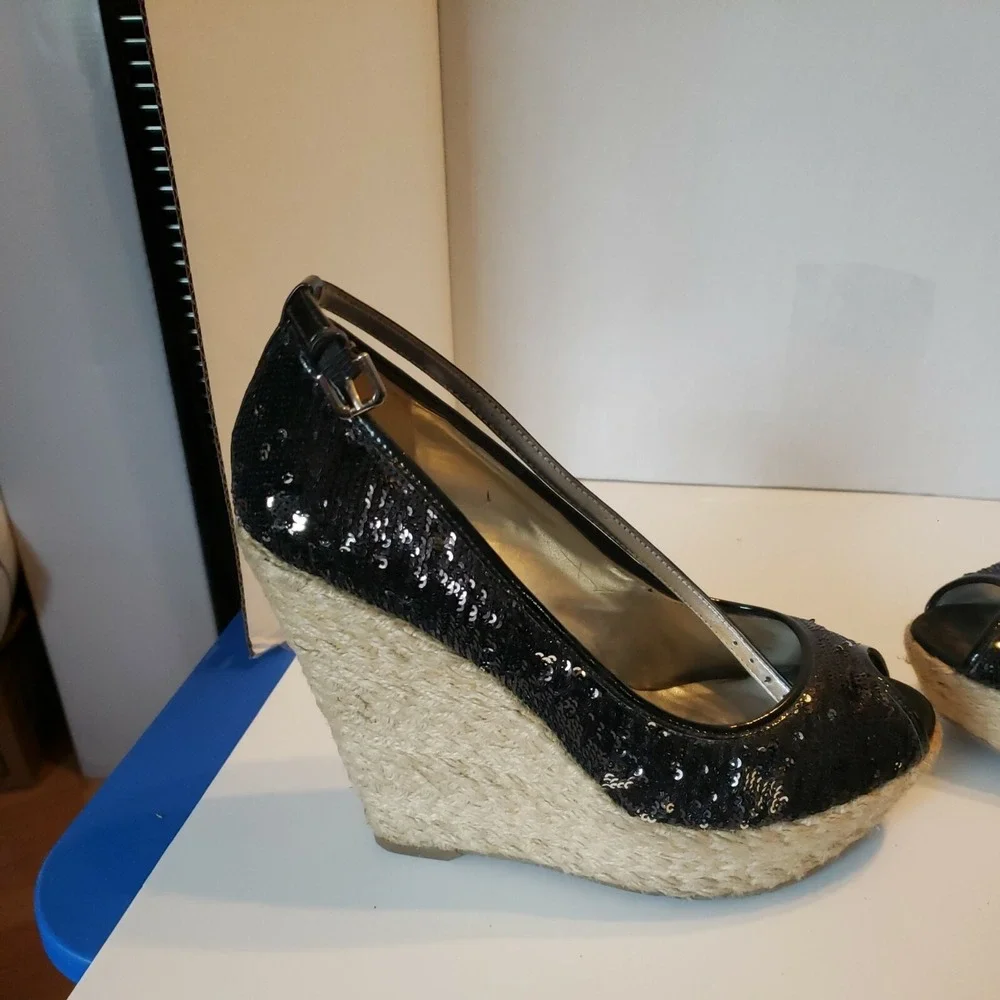 Guess wedge platform